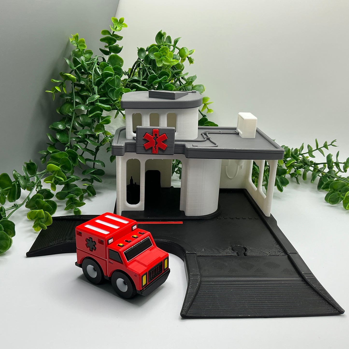 3D printed hospital playset, wooden train track compatible - image 13