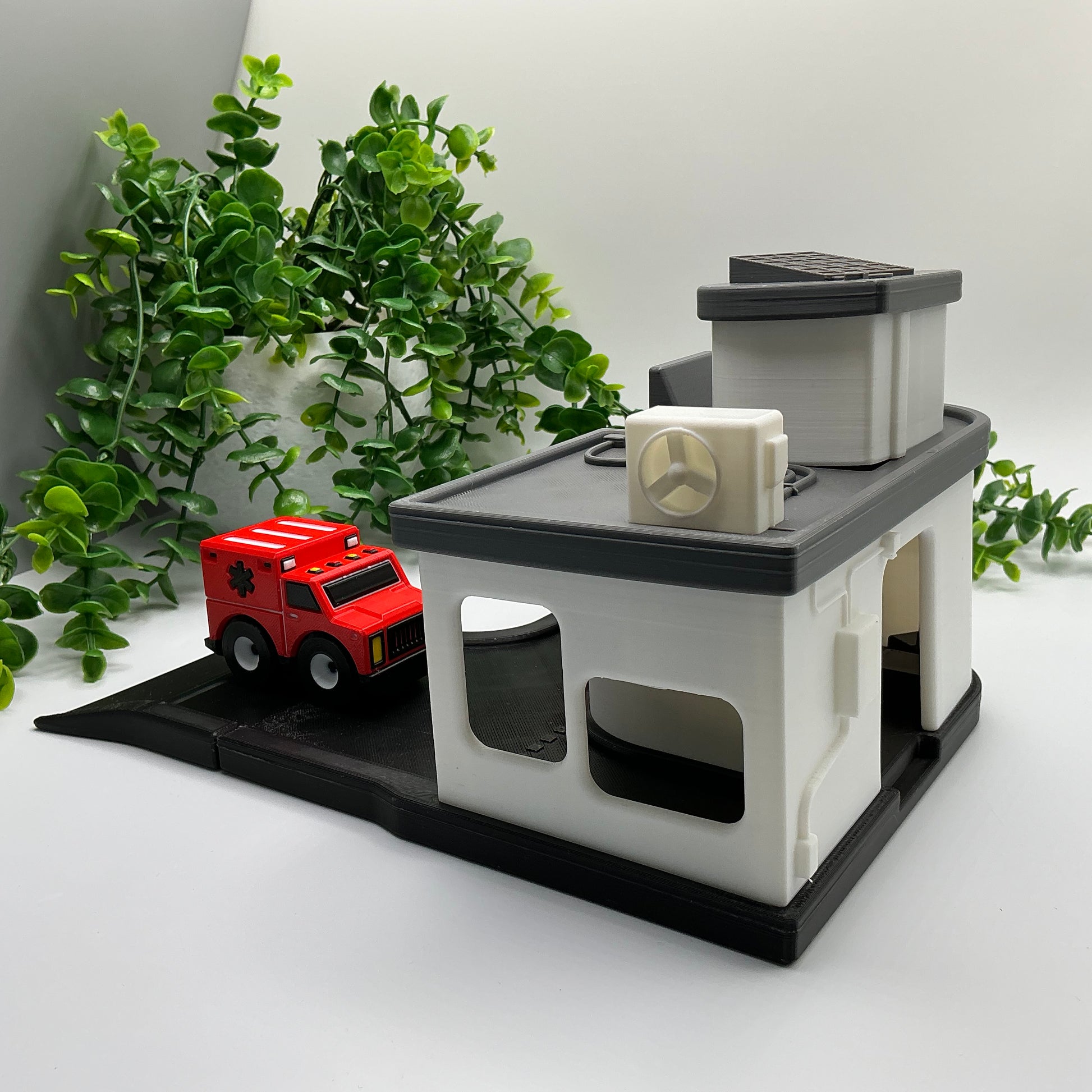 3D printed hospital playset, wooden train track compatible - image 6