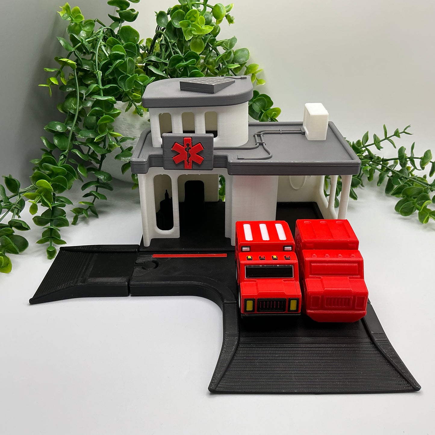 3D printed hospital playset, wooden train track compatible - image 1