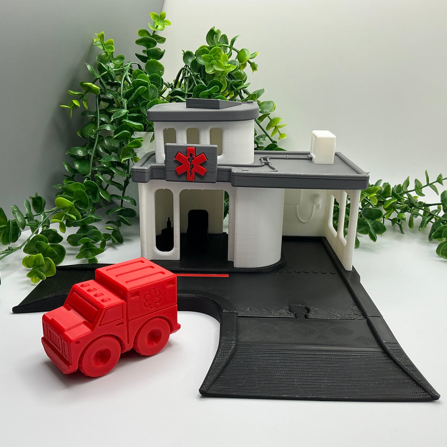 3D printed hospital playset, wooden train track compatible - image 12