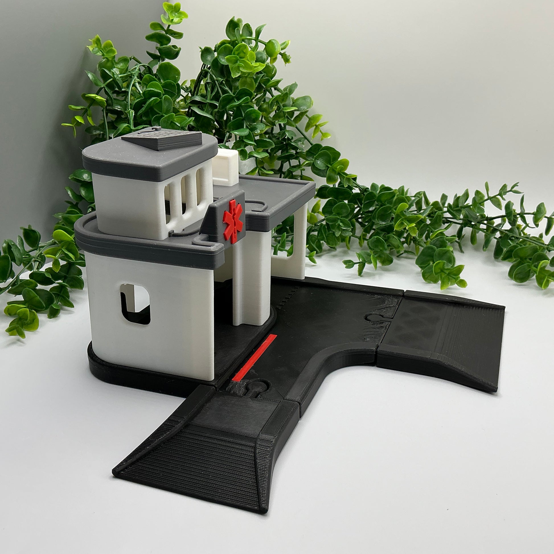 3D printed hospital playset, wooden train track compatible - image 11