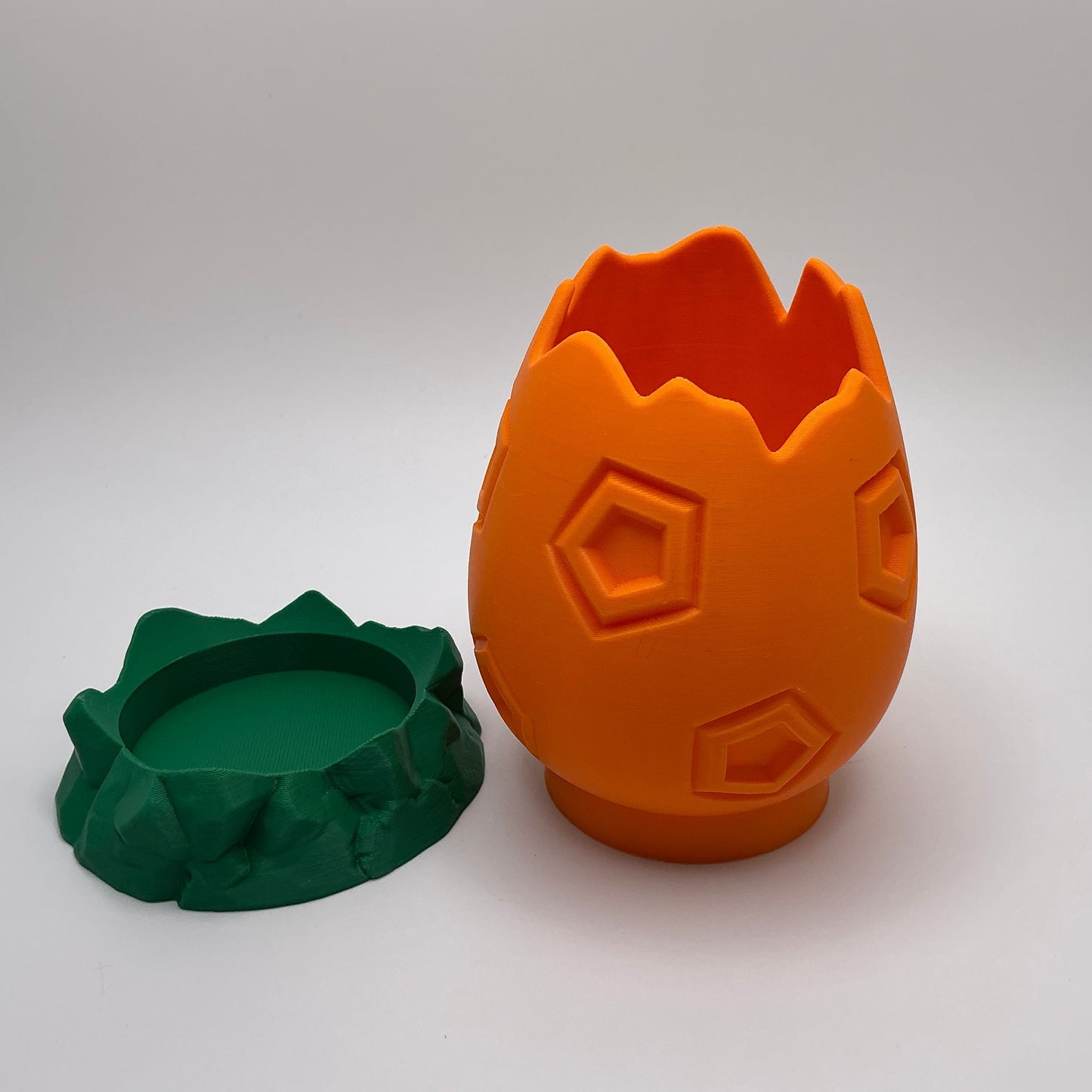 Dinosaur Egg Pencil Holder Cracked Dino Egg Pen Pot Kids Desk Organizer Paintbrush Holder for Artists 3D Printed Eco Friendly Gift